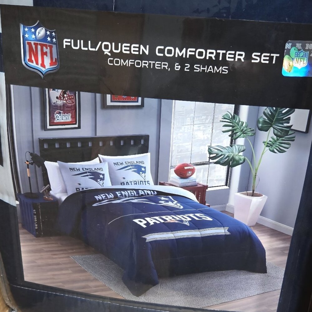 New England Patriots NFL Licensed Full/Queen Comforter & Sham Set